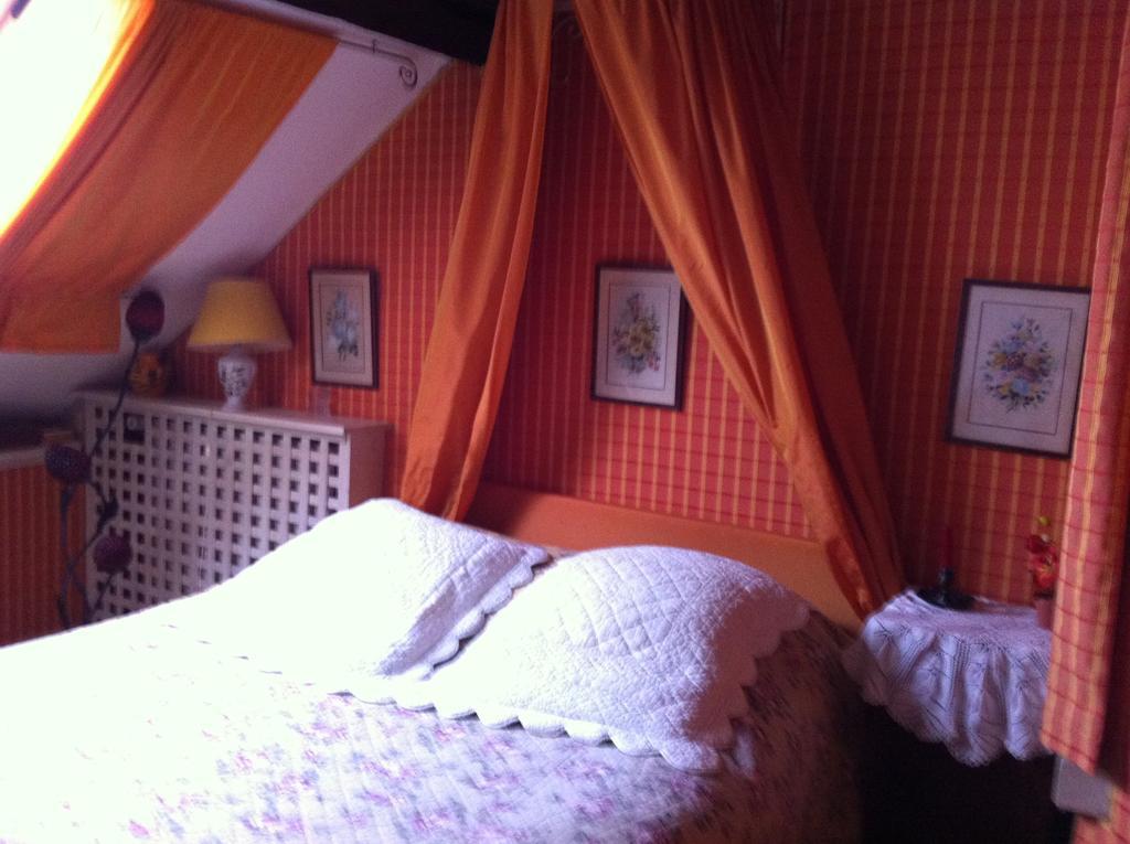 La Rolandière Faverges-de-la-Tour Chambre photo